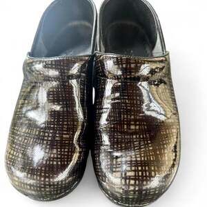 Dansko Professional Clogs Black Gold Patent Pattern Size 39